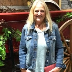 Meet your Posher, Lynda